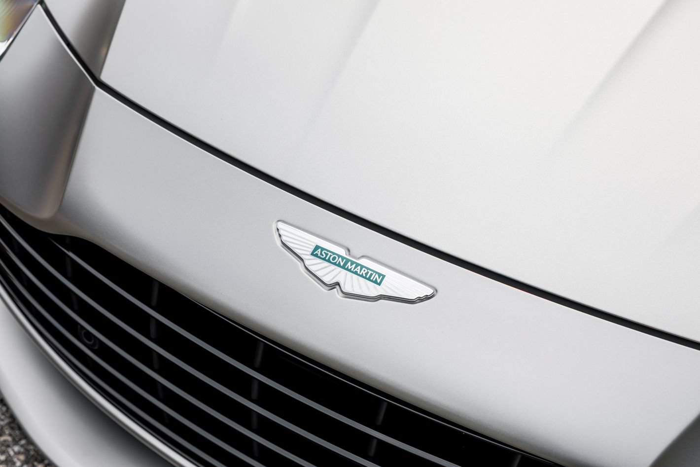 Used 2024 Aston Martin DB12 Coupe RWD image 2