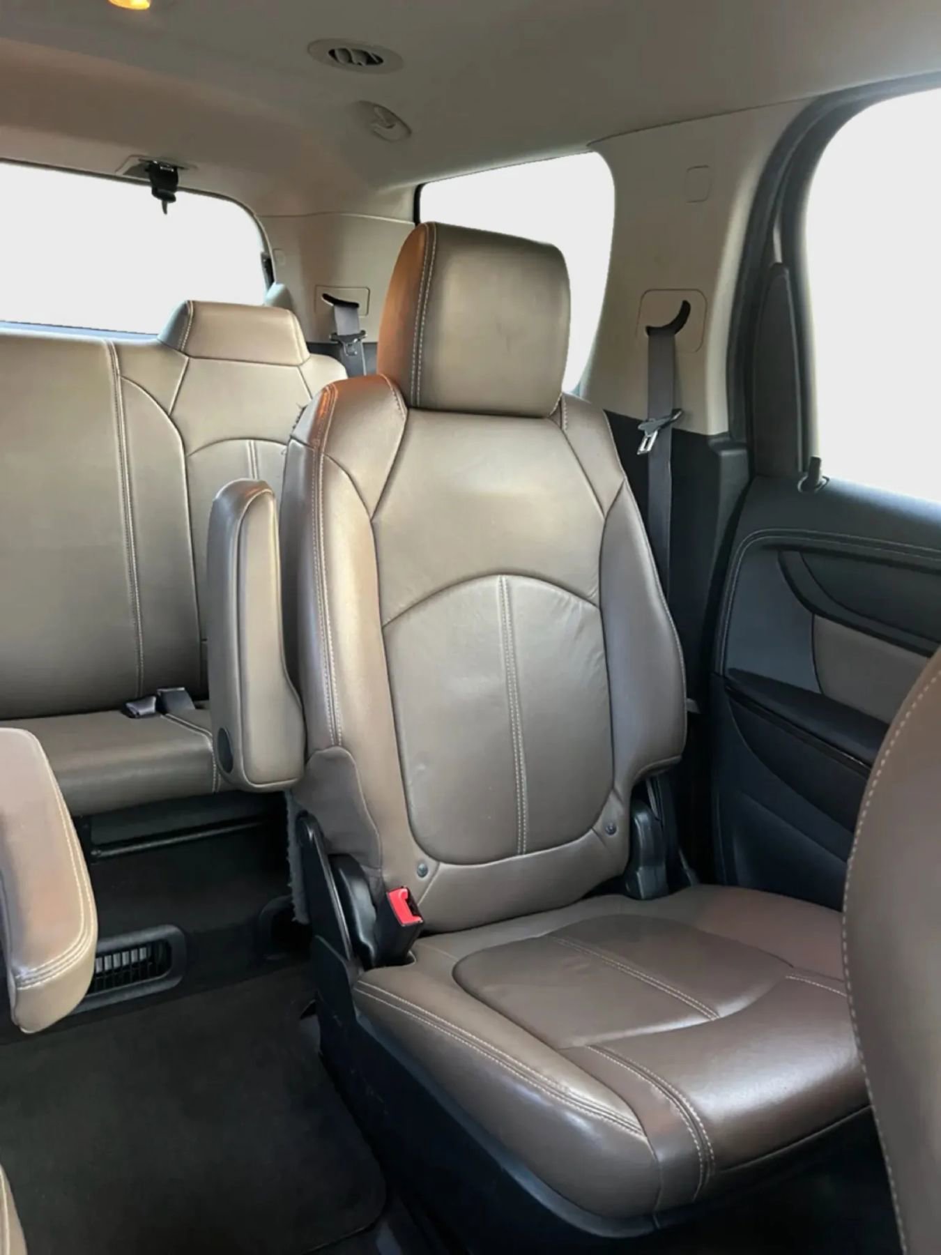 Used 2015 GMC Acadia SLT image 16