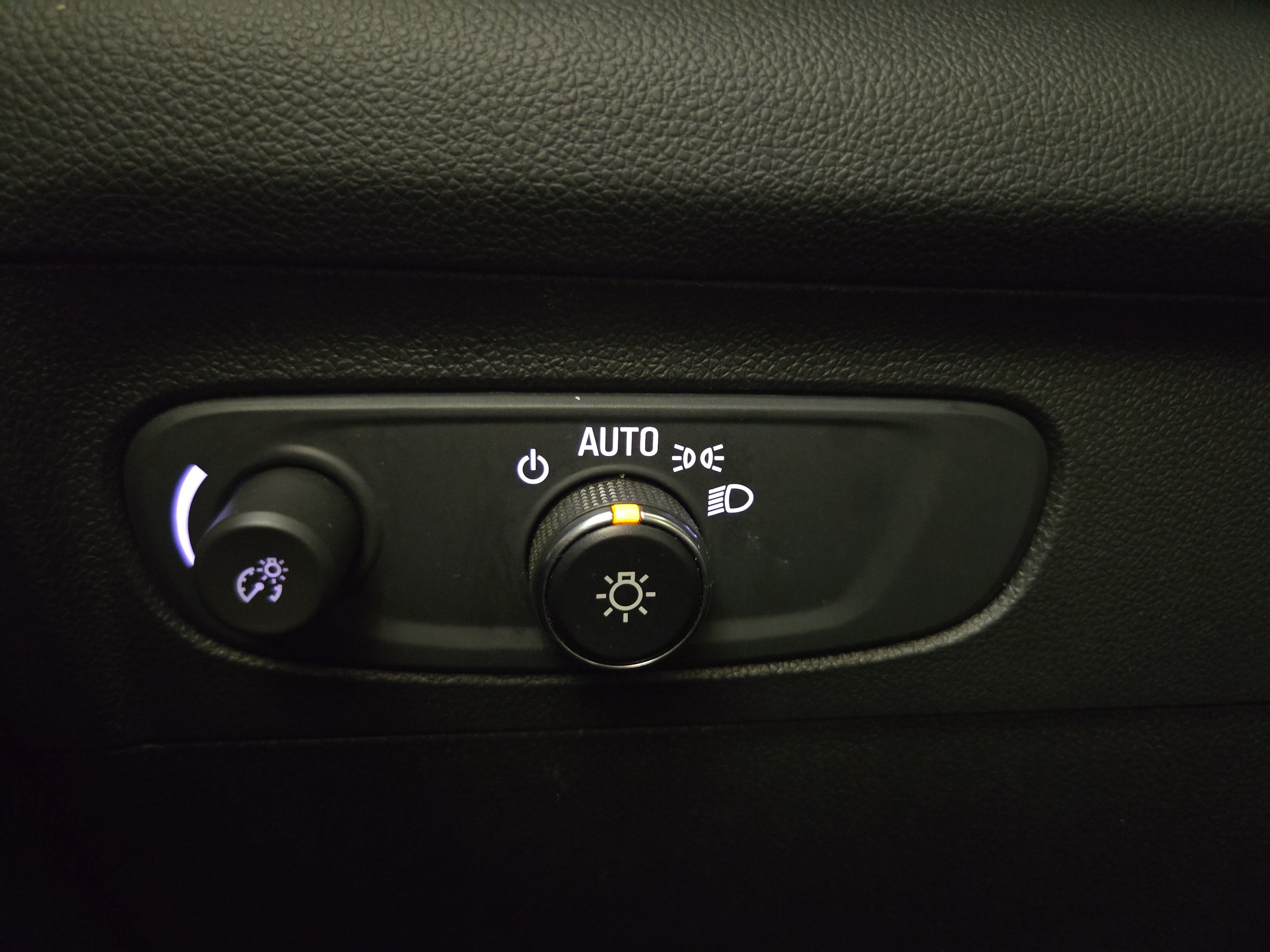 Used 2022 Buick Envision Preferred w/ Sport Touring Package FWD image 23