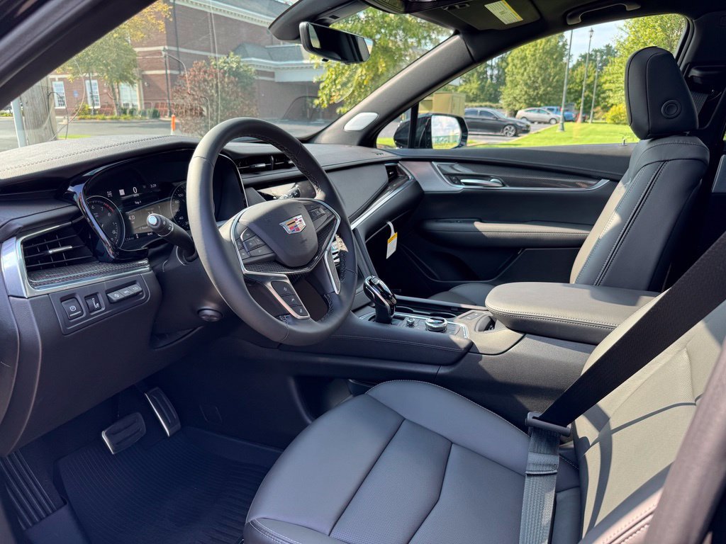 New 2026 Cadillac XT5 Sportv w/ LPO, Floor Liner Package AWD/4WD image 10