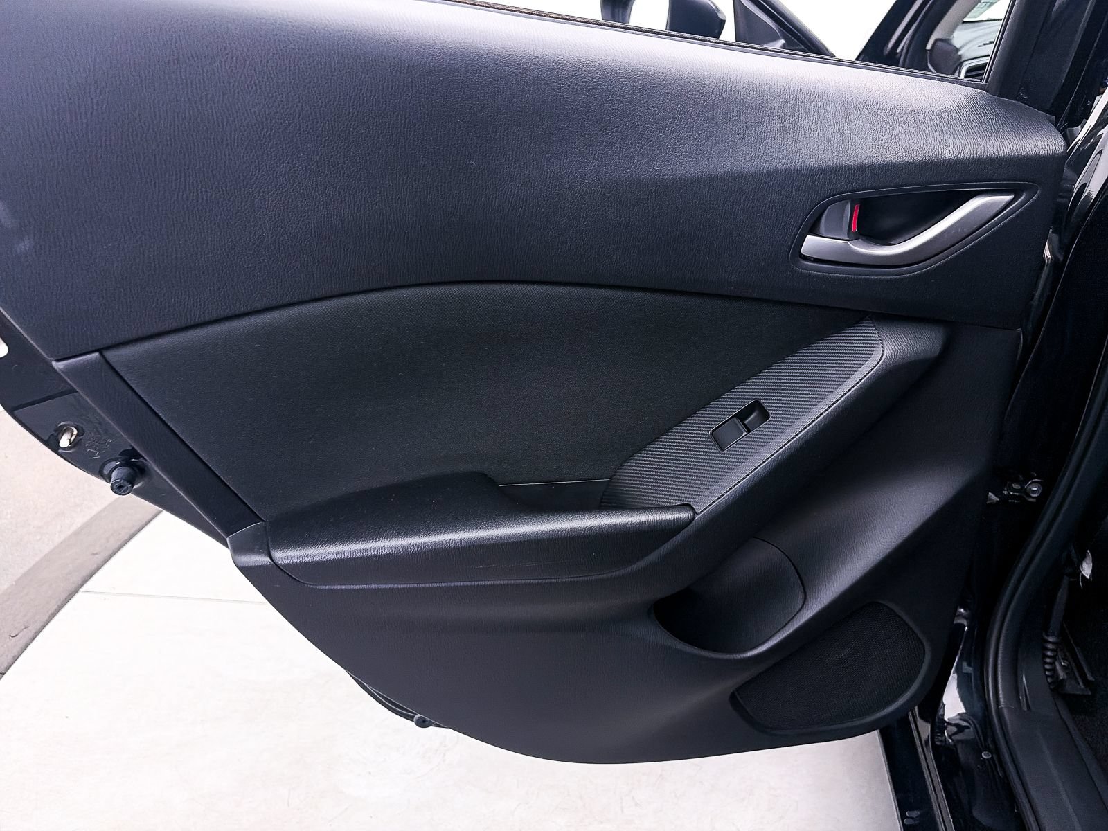 Used 2016 MAZDA MAZDA3 i Touring FWD image 29