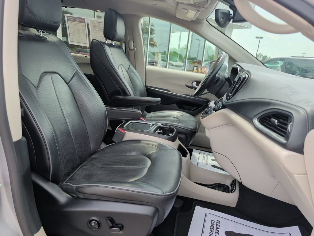 Used 2018 Chrysler Pacifica Limited FWD image 26