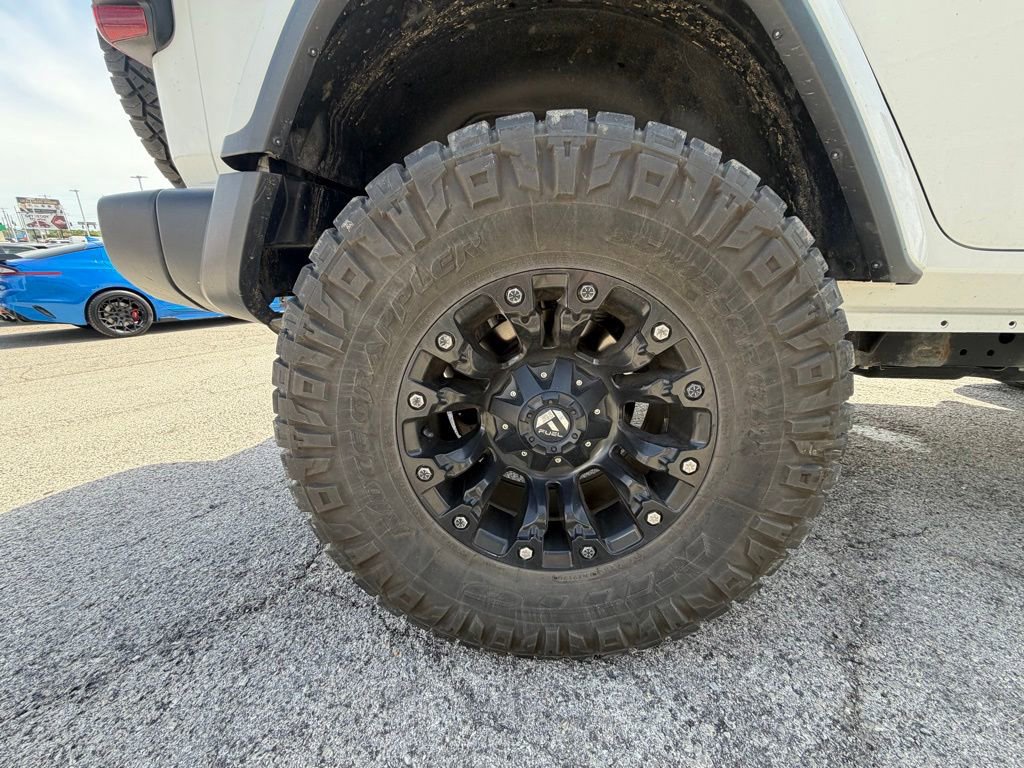 Used 2018 Jeep Wrangler Unlimited Sahara AWD/4WD image 12