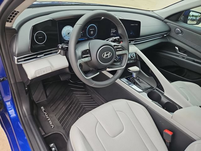 Used 2025 Hyundai Elantra Limited FWD image 10
