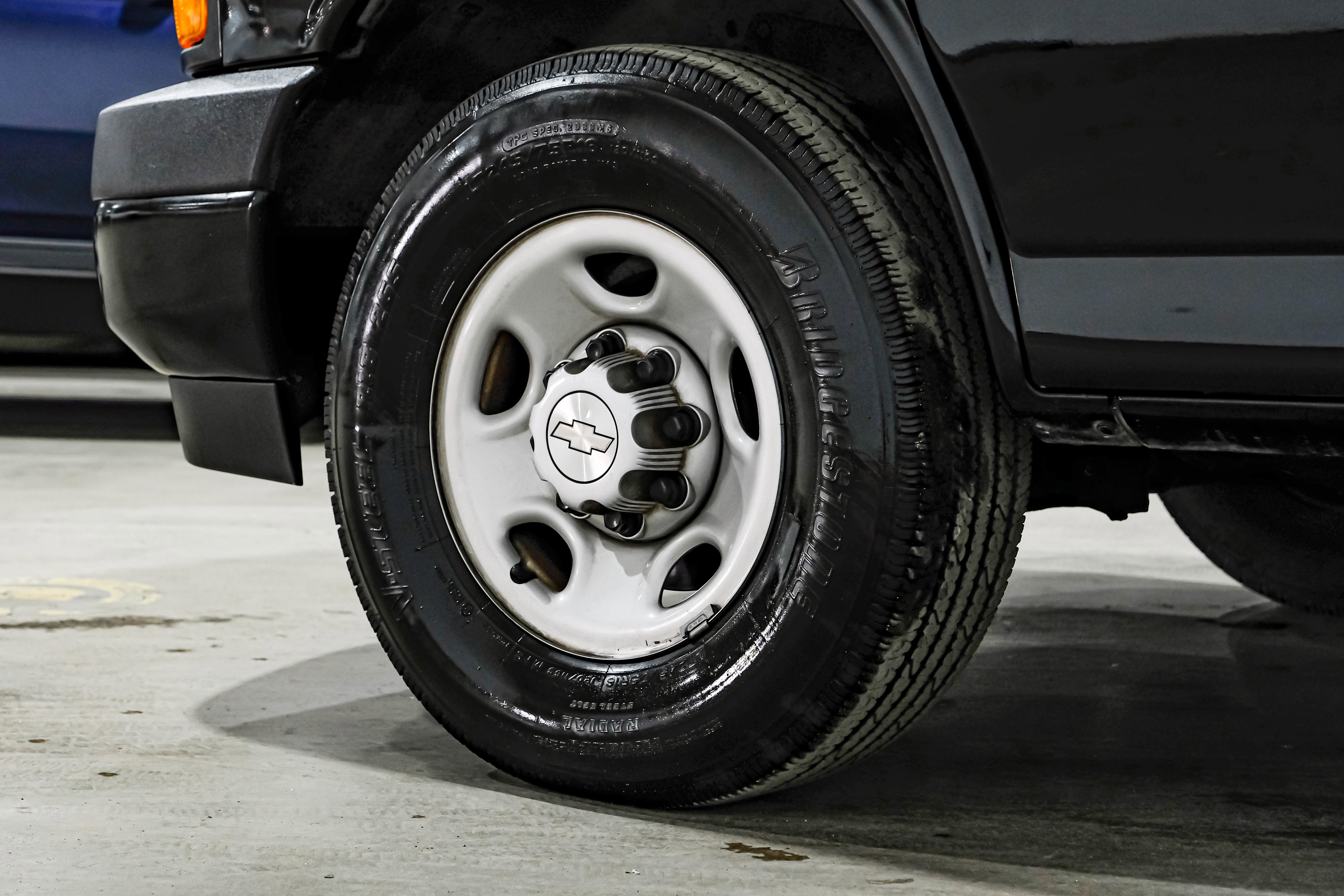 Used 2019 Chevrolet Express 2500 w/ Driver Convenience Package image 35