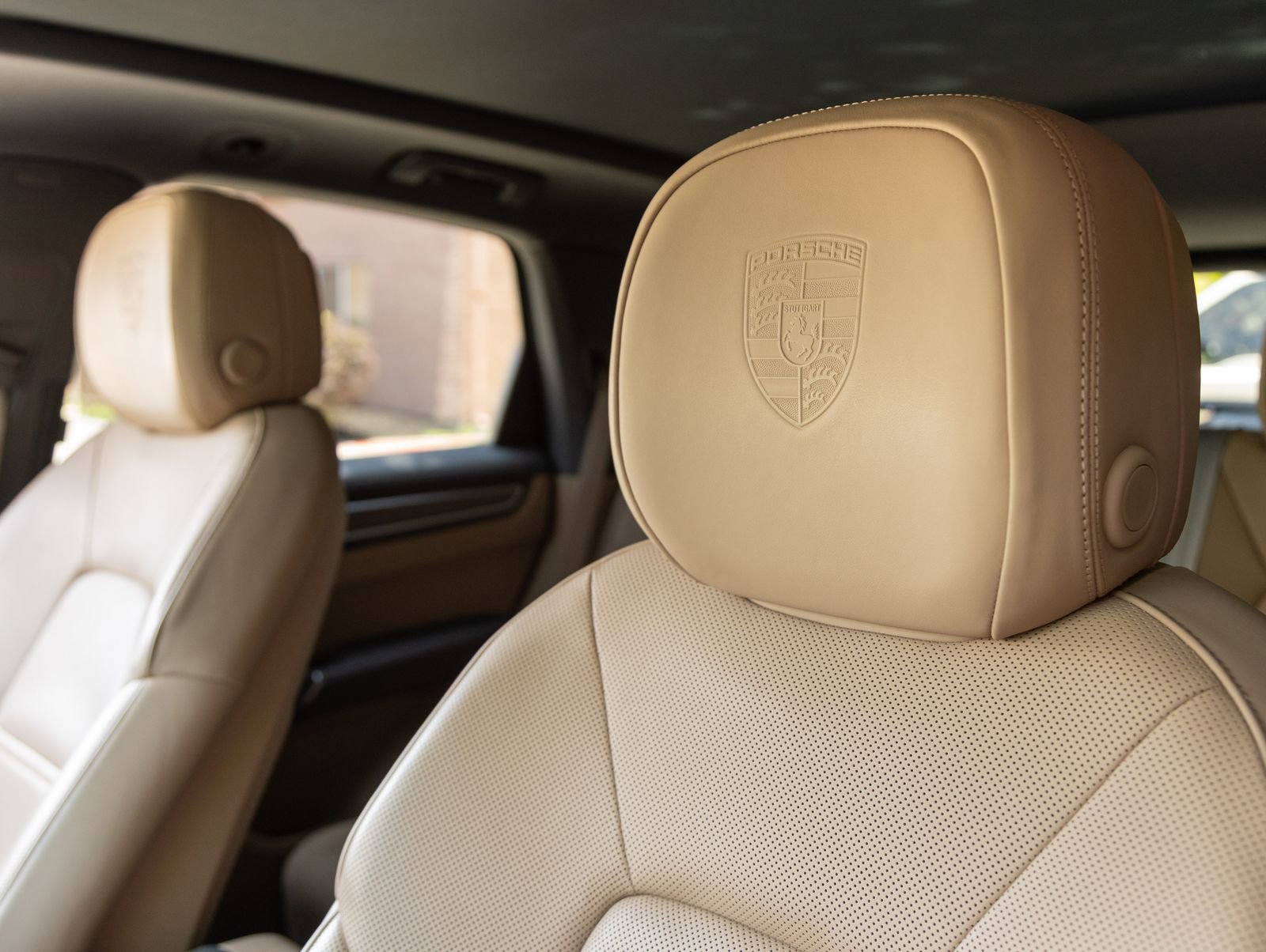 Certified 2023 Porsche Cayenne Platinum Edition AWD/4WD image 23