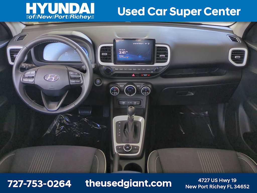 Used 2024 Hyundai Venue Limited FWD image 16