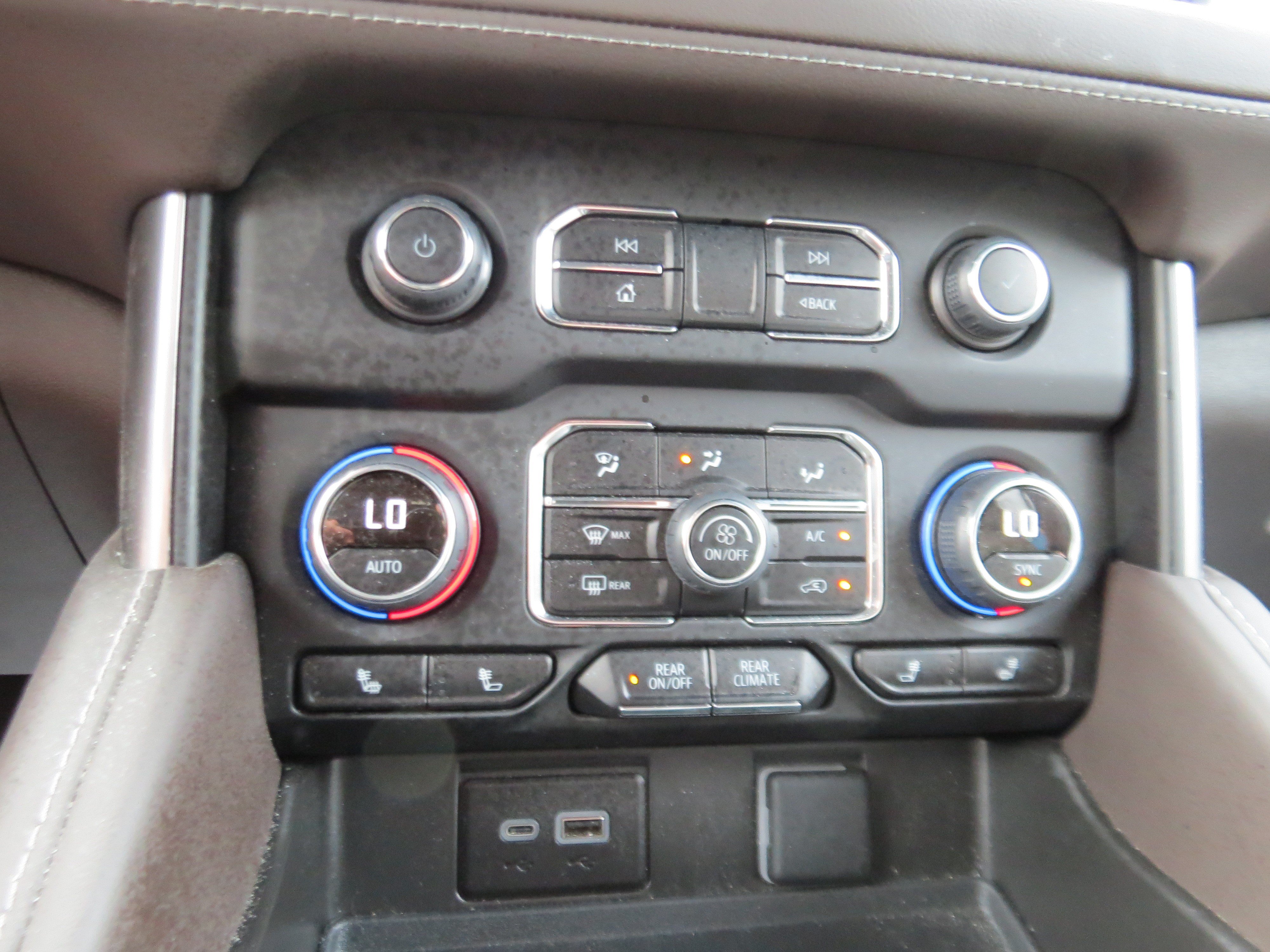 Used 2024 Chevrolet Tahoe LT w/ Luxury Package AWD/4WD image 26