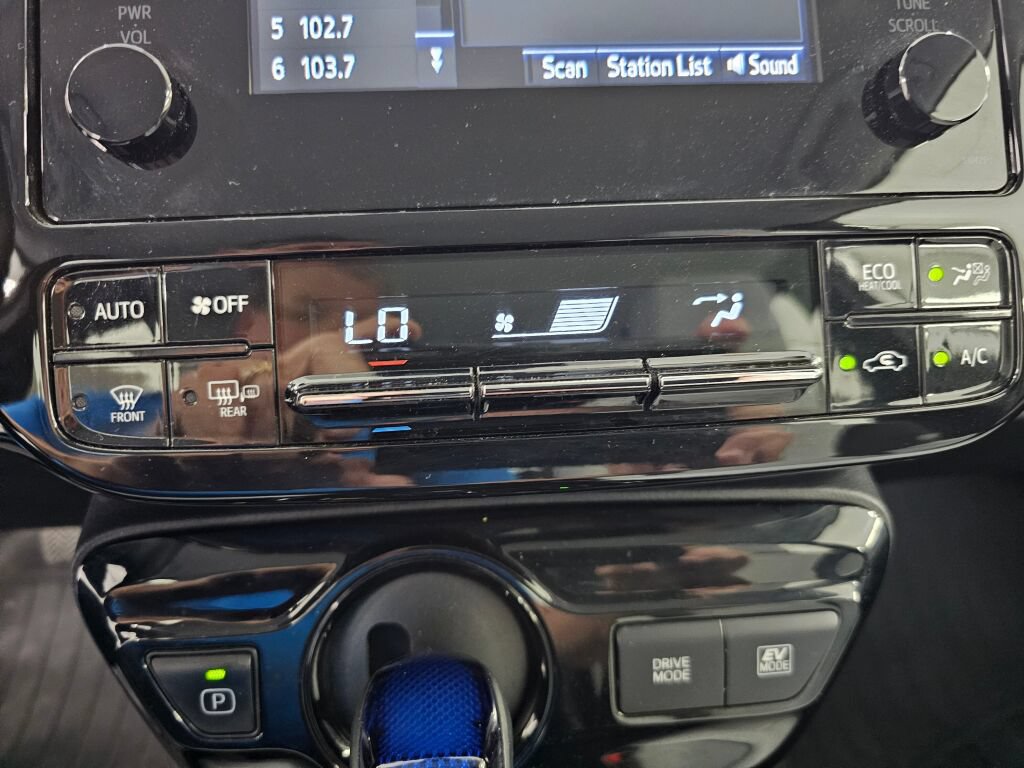 Used 2019 Toyota Prius XLE AWD/4WD image 20