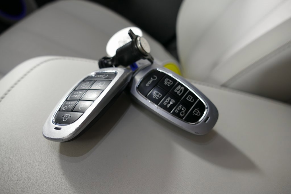 Used 2022 Hyundai Ioniq 5 Limited w/ Cargo Package image 13