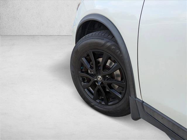 Used 2018 Nissan Rogue SV image 10