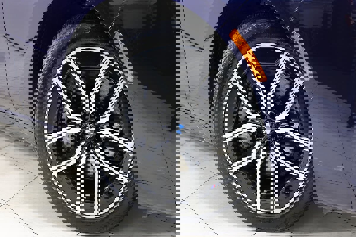 Used 2023 BMW 760i xDrive image 14