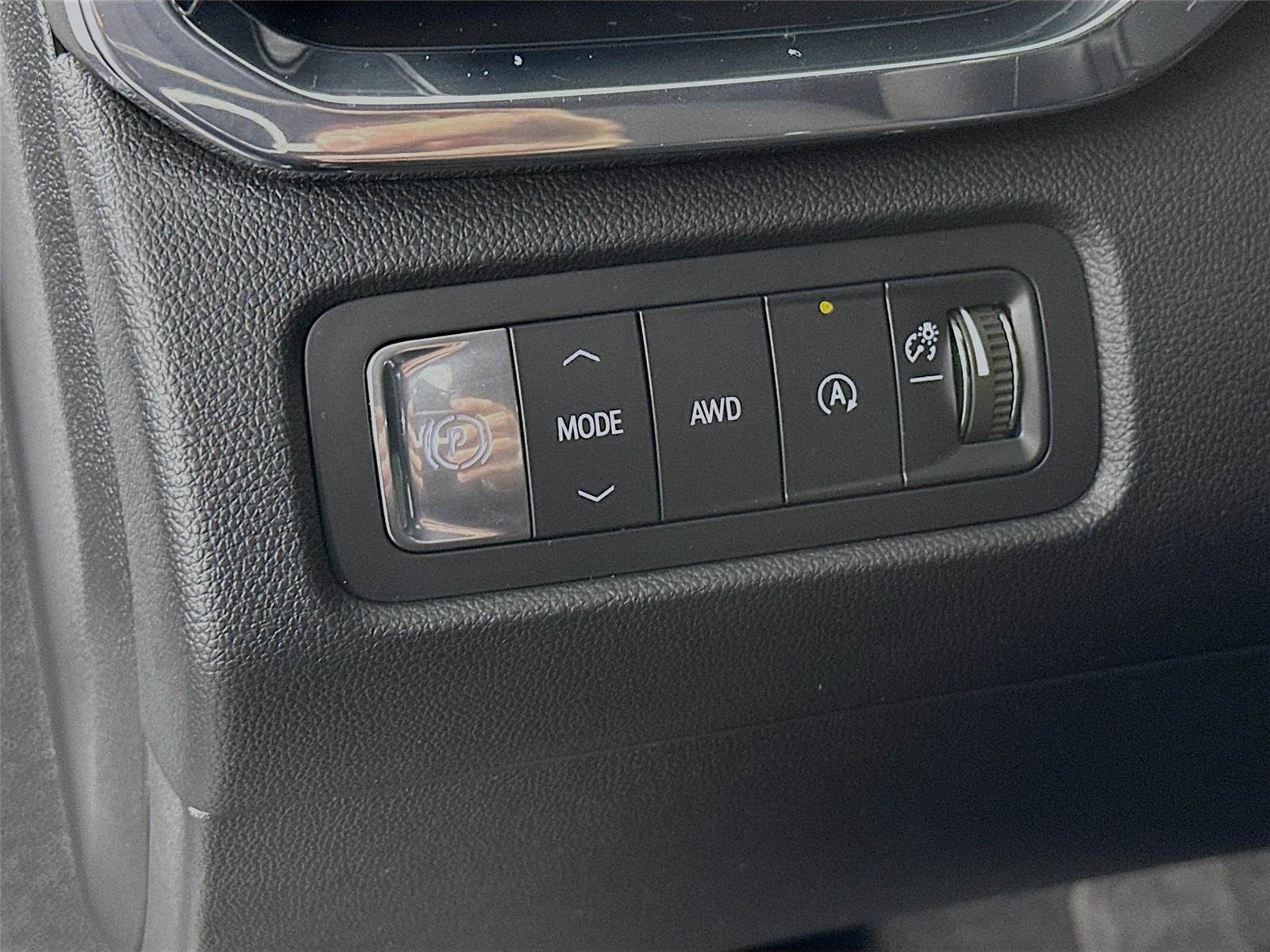 Used 2025 GMC Acadia Elevation image 10