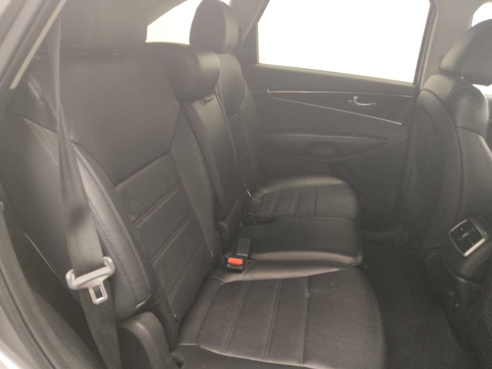 Used 2019 Kia Sorento LX image 19