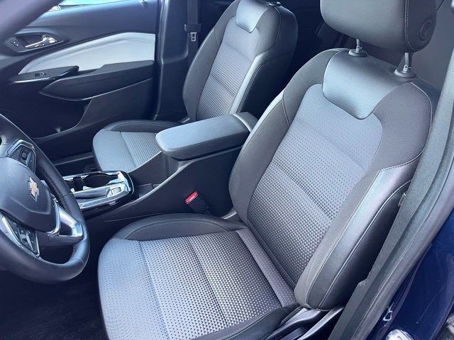 Used 2024 Chevrolet Trax LT w/ LT Convenience Package FWD image 17