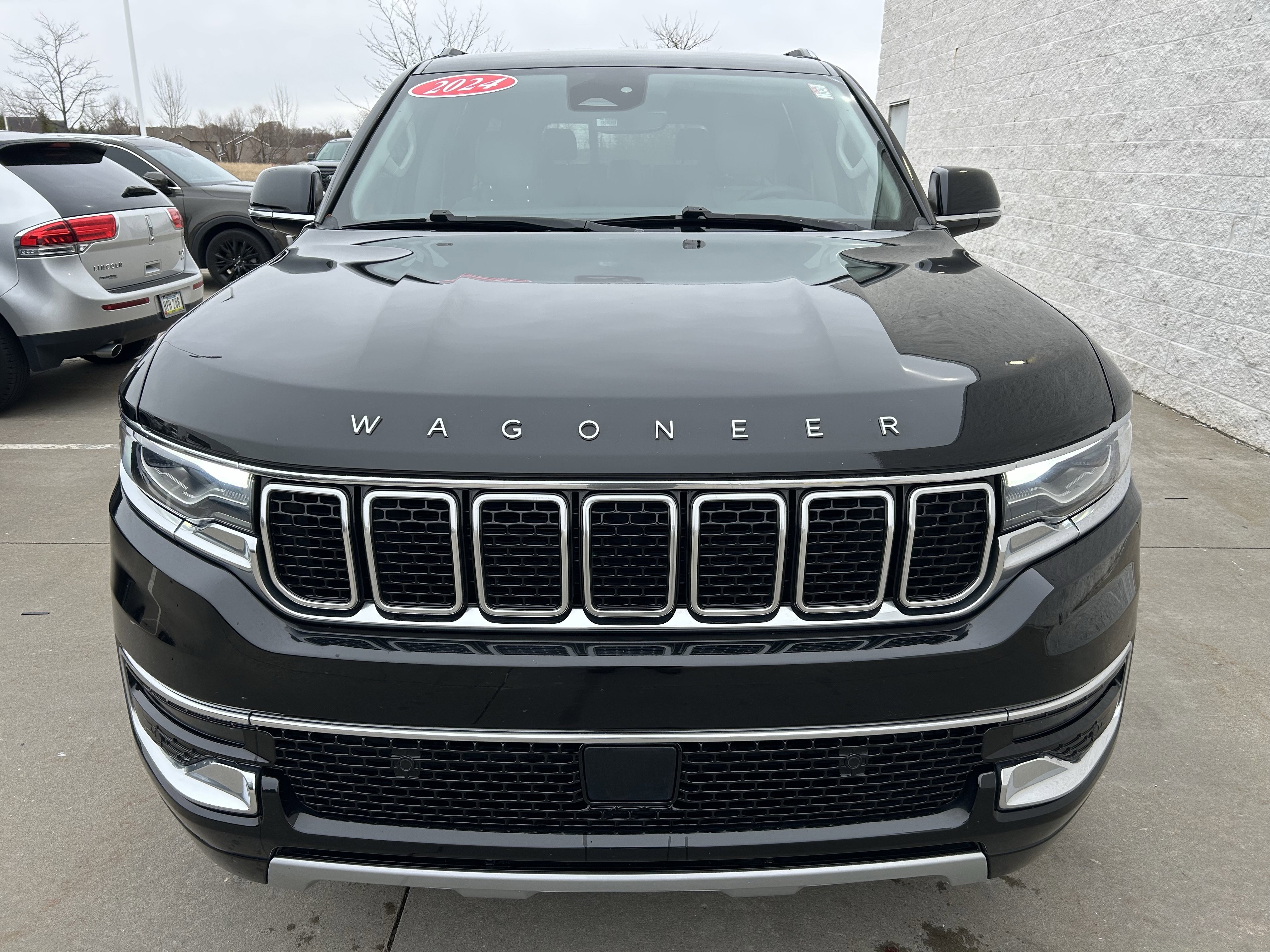 Used 2024 Jeep Wagoneer Series II w/ Flexible Seating Group image 2