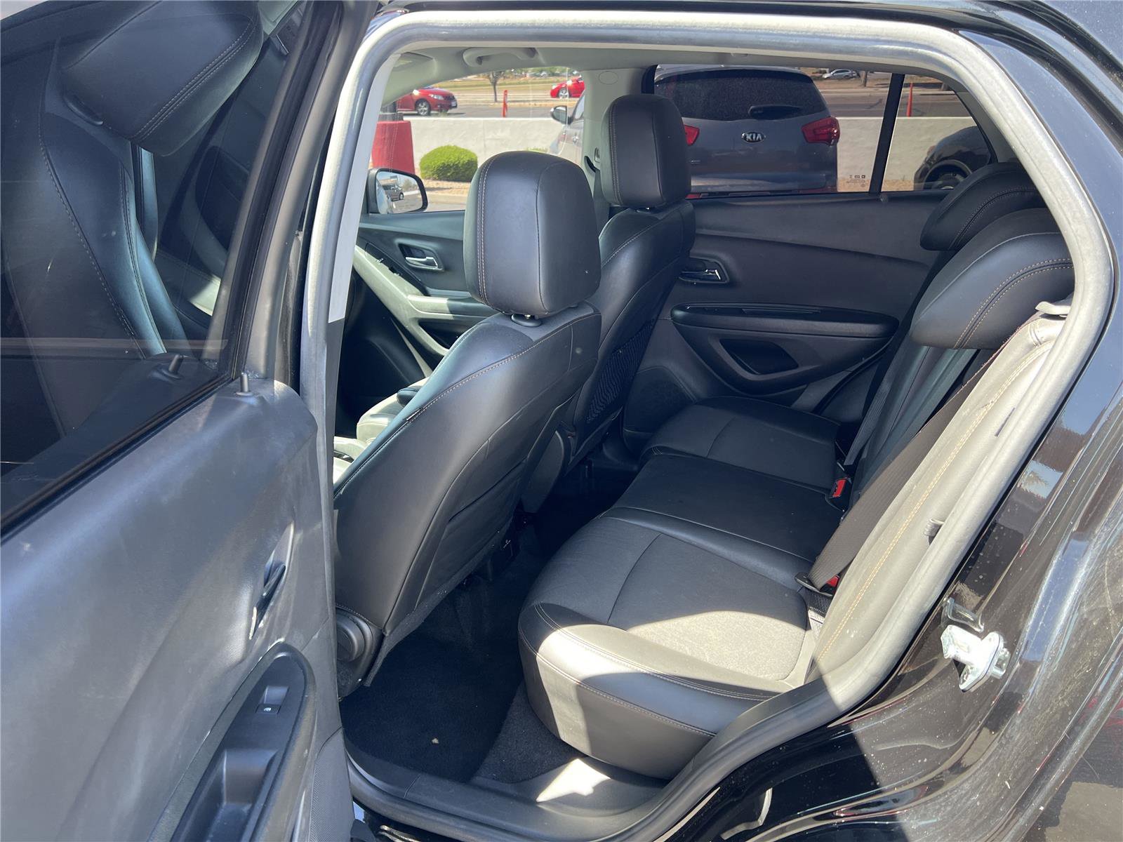 Used 2021 Chevrolet Trax LT w/ Midnight Edition FWD image 13