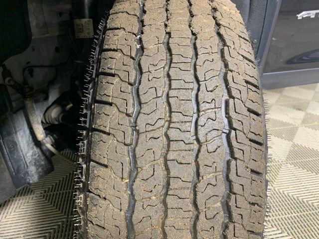 Used 2025 GMC Acadia AT4 image 34