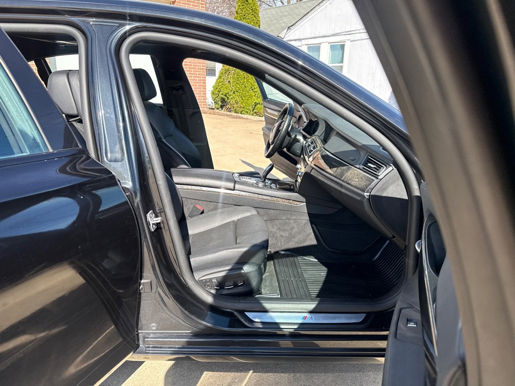 Used 2014 BMW 740Li xDrive image 11