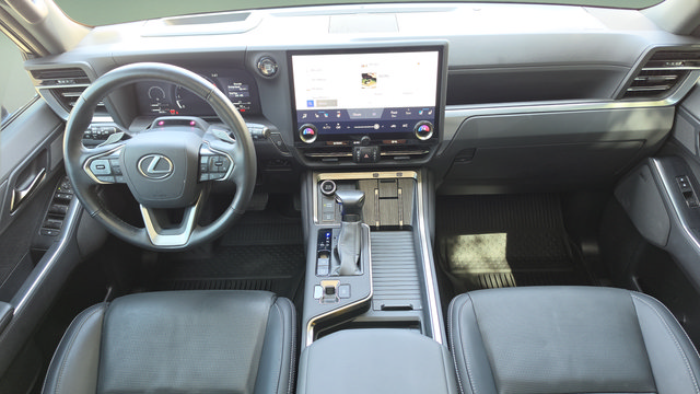 Used 2025 Lexus GX 550 w/ Accessory Package (2T) AWD/4WD image 46