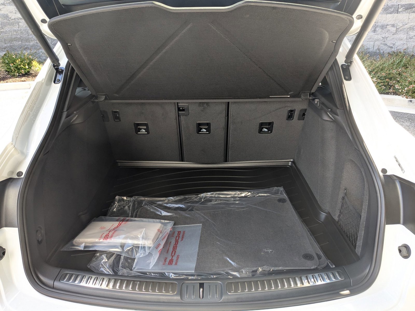 New 2026 Porsche Macan image 24