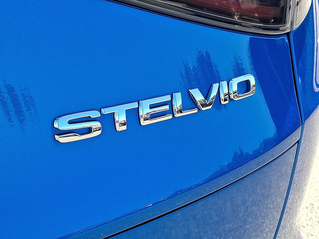 Used 2024 Alfa Romeo Stelvio Veloce AWD/4WD image 30