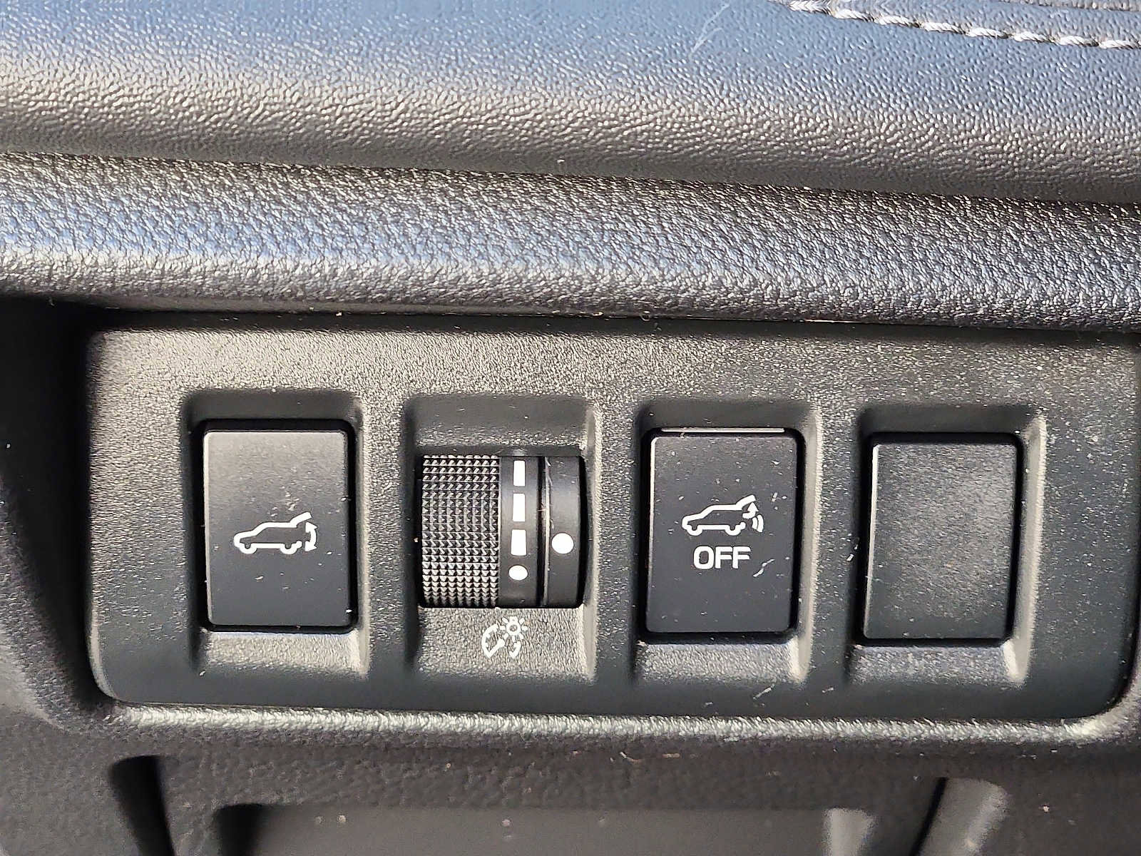 Used 2023 Subaru Outback Limited image 25