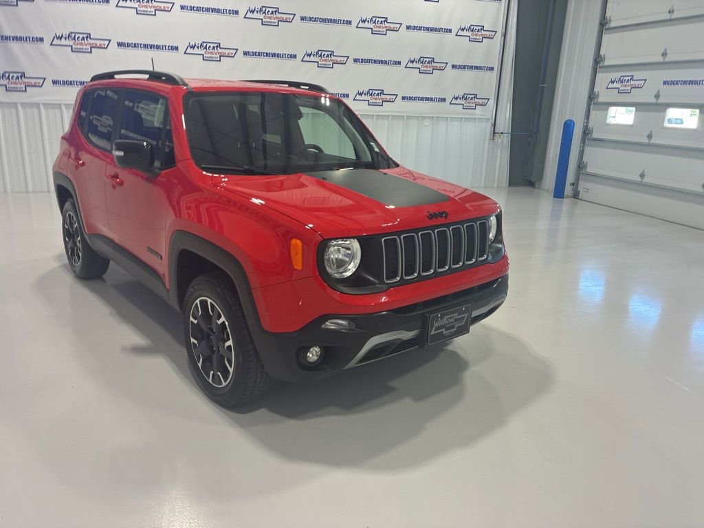 Used 2023 Jeep Renegade Latitude AWD/4WD image 10