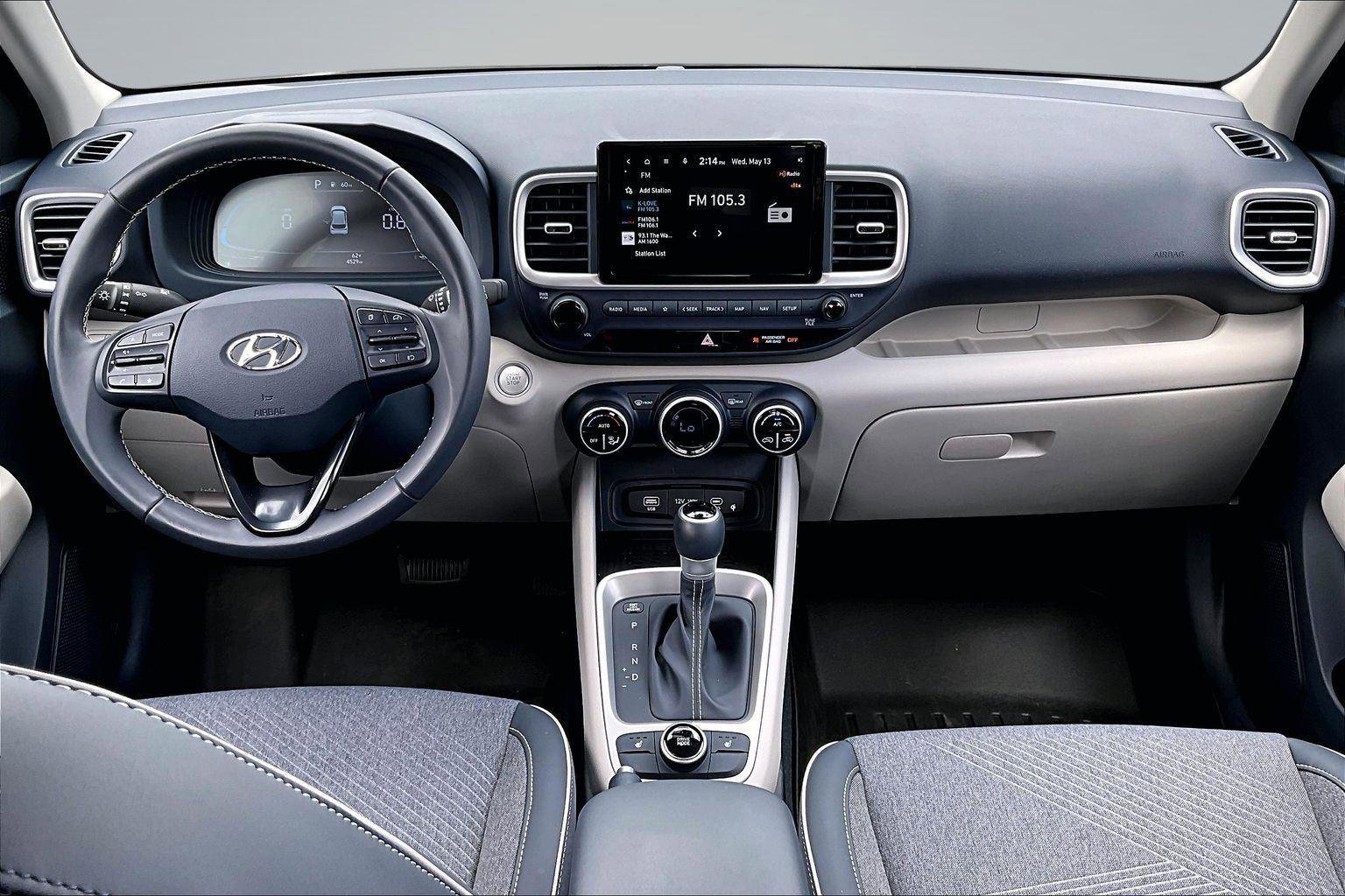 Used 2024 Hyundai Venue Limited FWD image 16