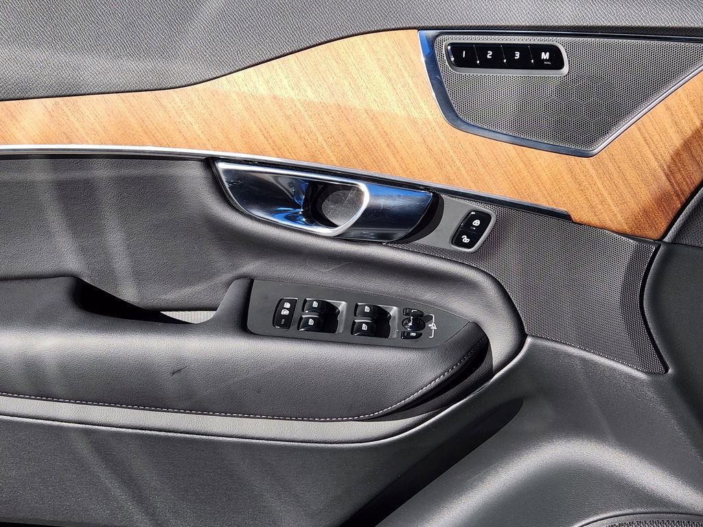 New 2025 Volvo XC90 B5 Plus w/ Protection Package Premier image 3