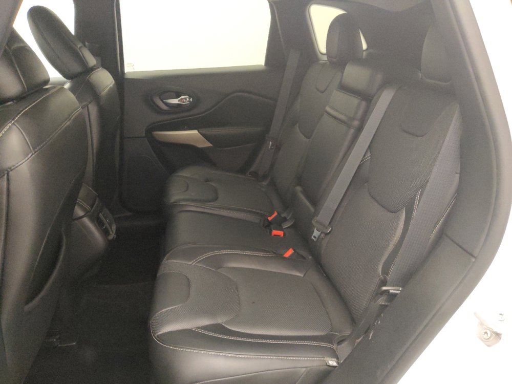 Used 2018 Jeep Cherokee Limited w/ Luxury Group AWD/4WD image 18
