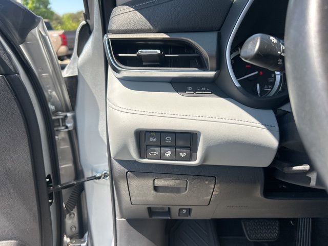 Used 2022 Toyota Highlander Limited FWD image 32