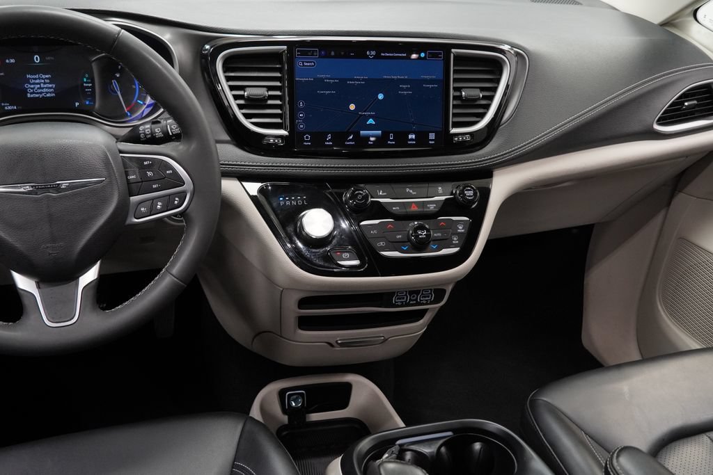 Used 2024 Chrysler Pacifica Limited FWD image 27