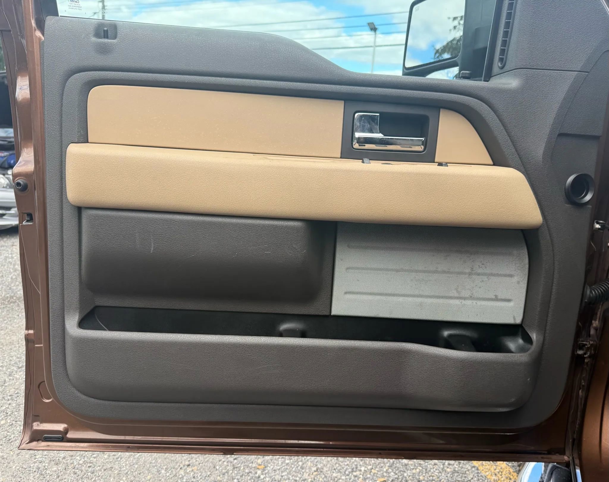 Used 2012 Ford F150 XLT w/ XLT Chrome Pkg image 9