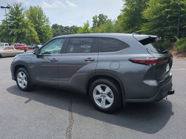Used 2024 Toyota Highlander LE AWD/4WD image 6