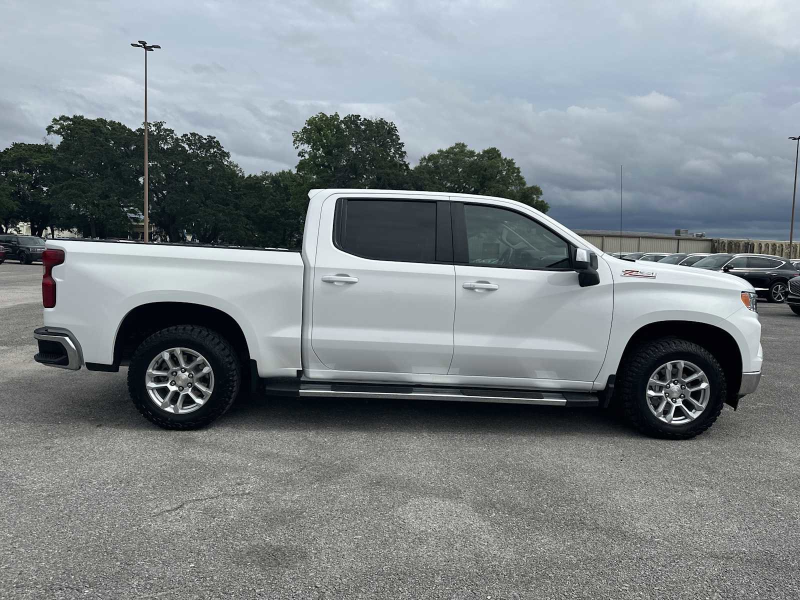Used 2025 Chevrolet Silverado 1500 LT AWD/4WD image 9