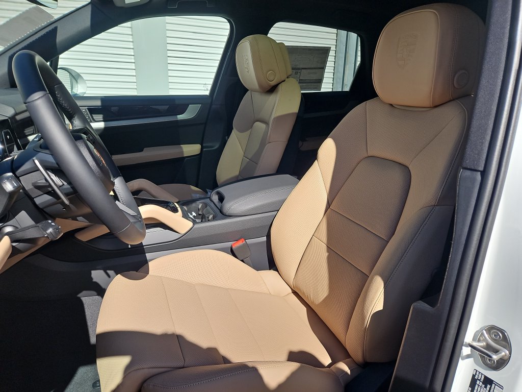 New 2026 Porsche Cayenne AWD/4WD image 5