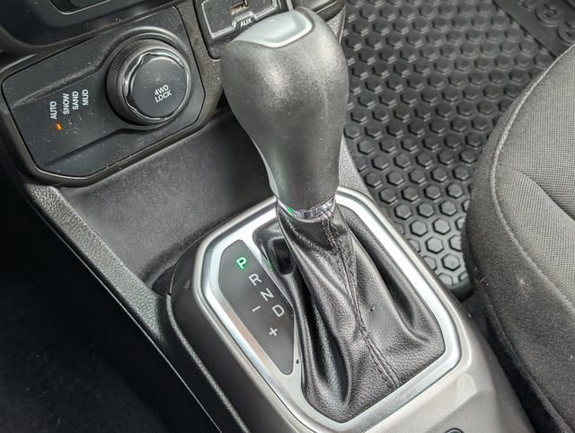 Used 2022 Jeep Renegade Latitude w/ Convenience Group AWD/4WD image 19