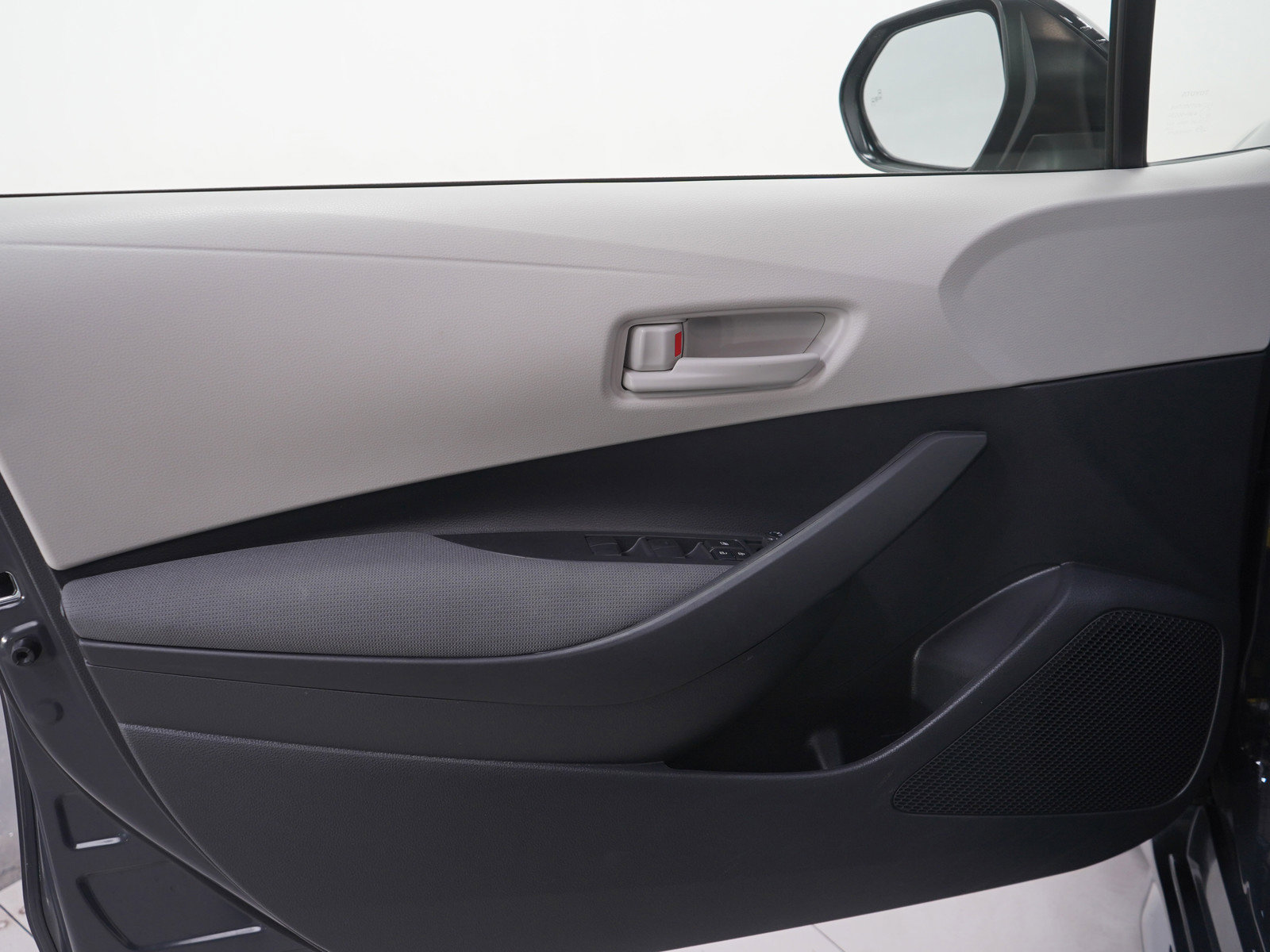 Used 2025 Toyota Corolla LE image 18