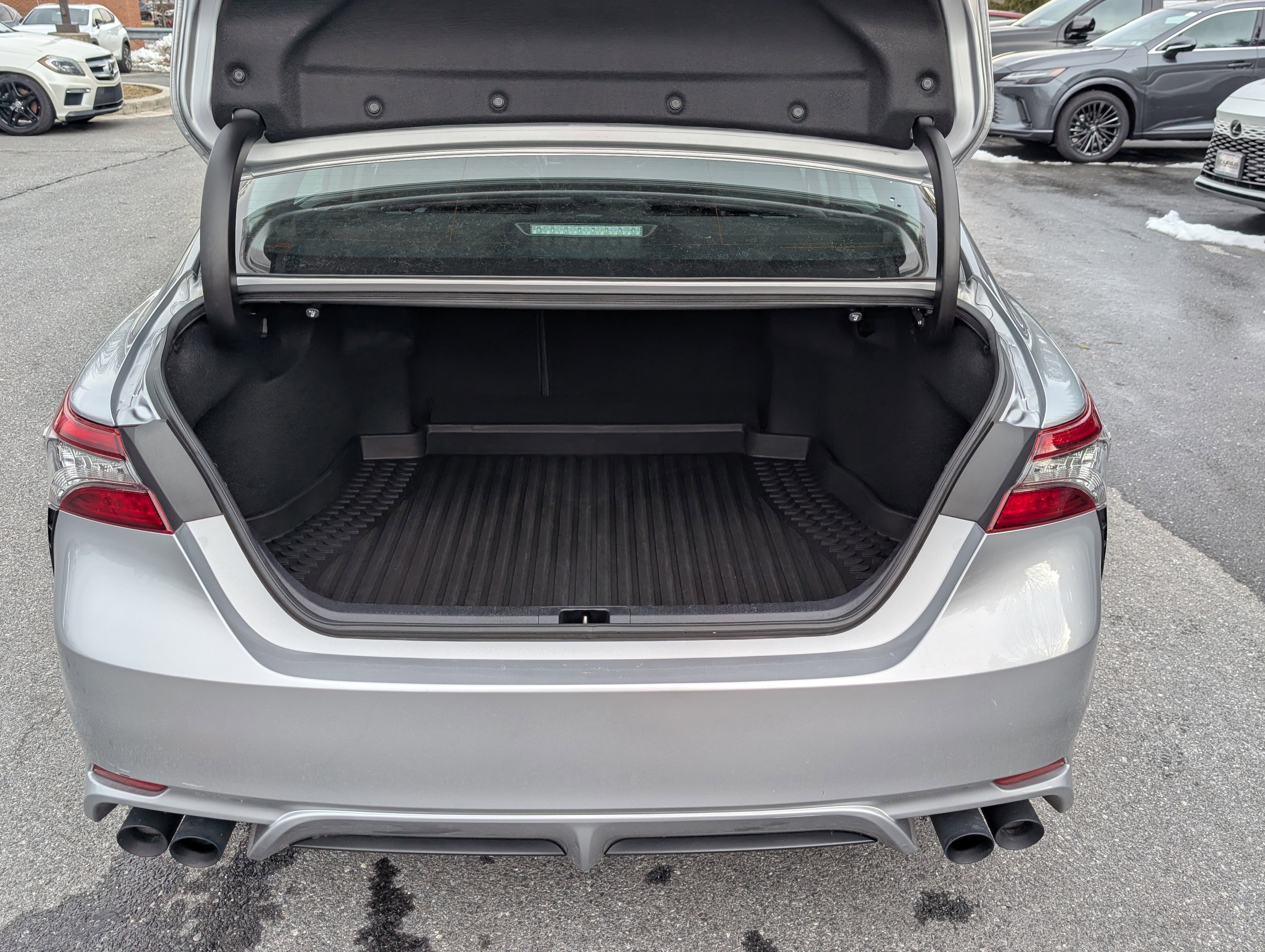 Used 2022 Toyota Camry XSE image 13