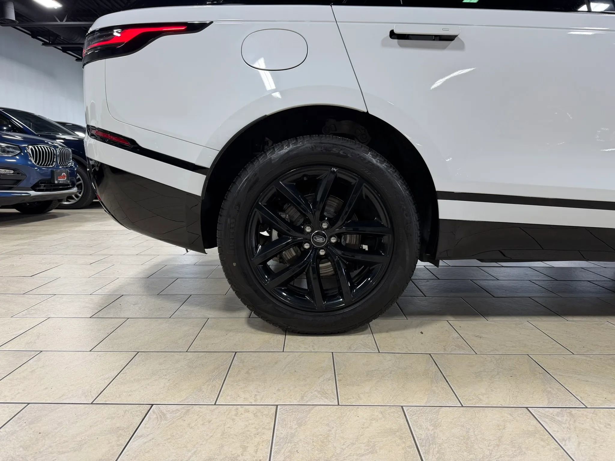 Used 2025 Land Rover Range Rover Velar Dynamic SE AWD/4WD image 37
