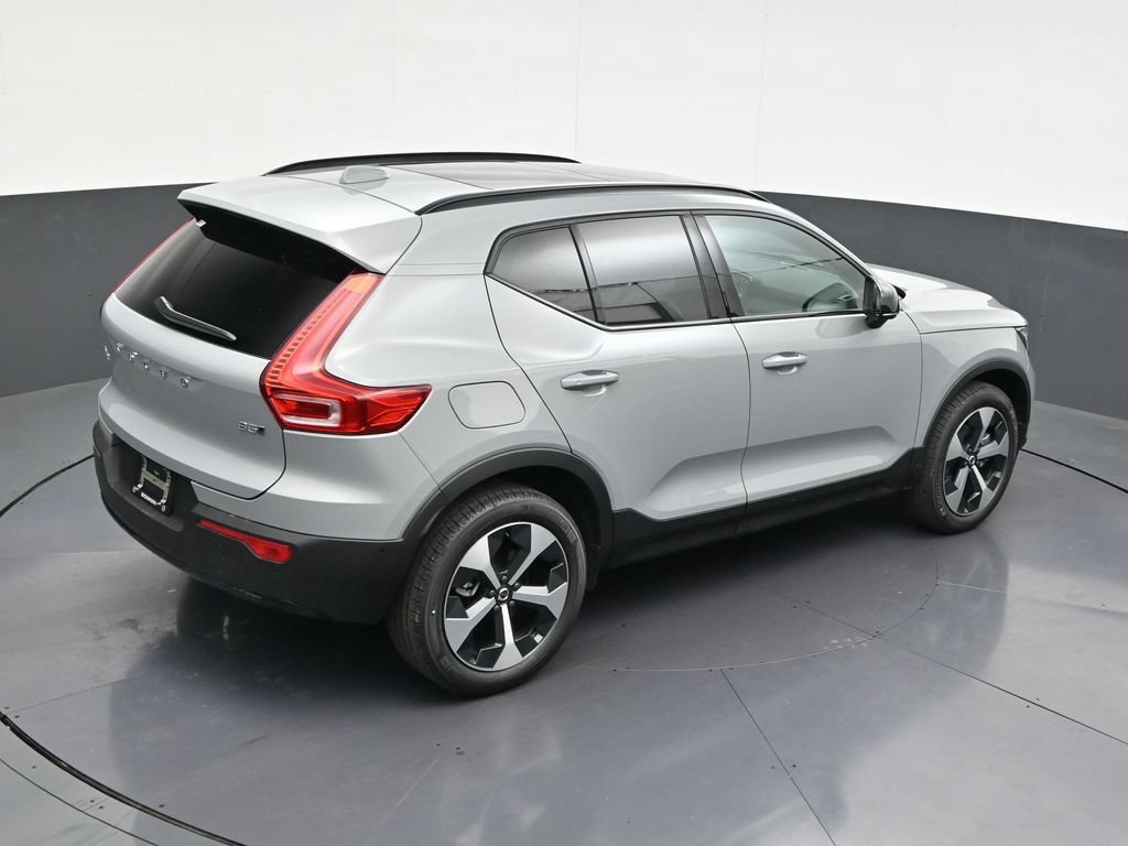 New 2026 Volvo XC40 B5 Plus w/ Protection Package Premier AWD/4WD image 17