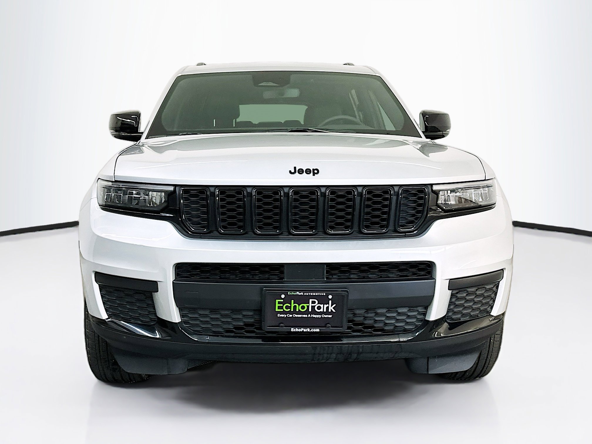 Used 2024 Jeep Grand Cherokee L Laredo image 2