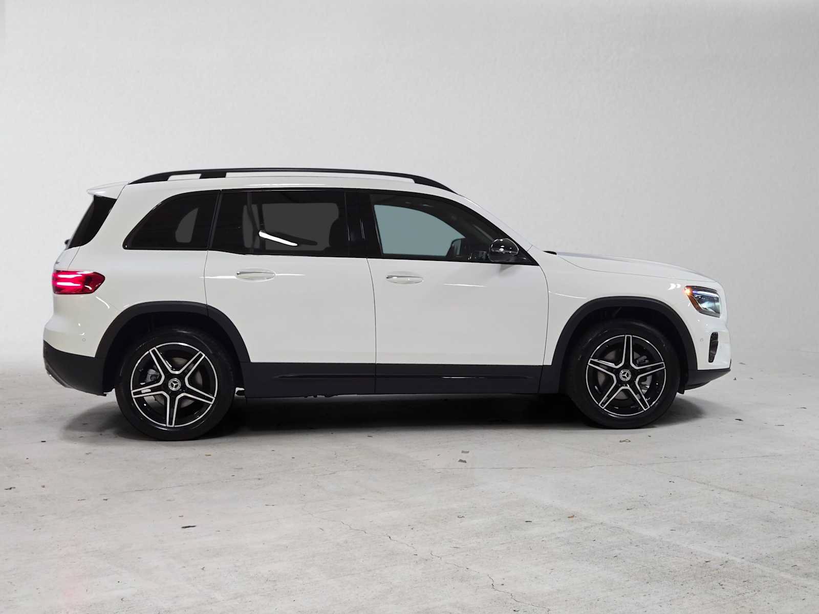 New 2026 Mercedes-Benz GLB 250 4MATIC image 2