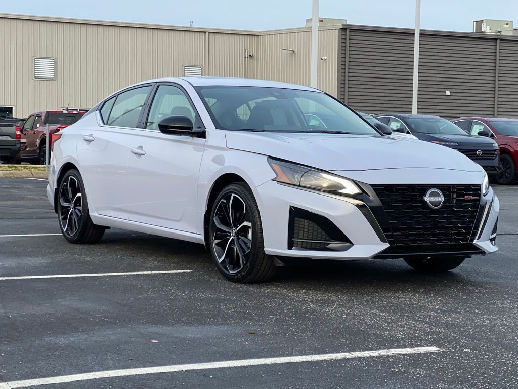 New 2025 Nissan Altima 2.5 SR w/ SR Premium Package image 2