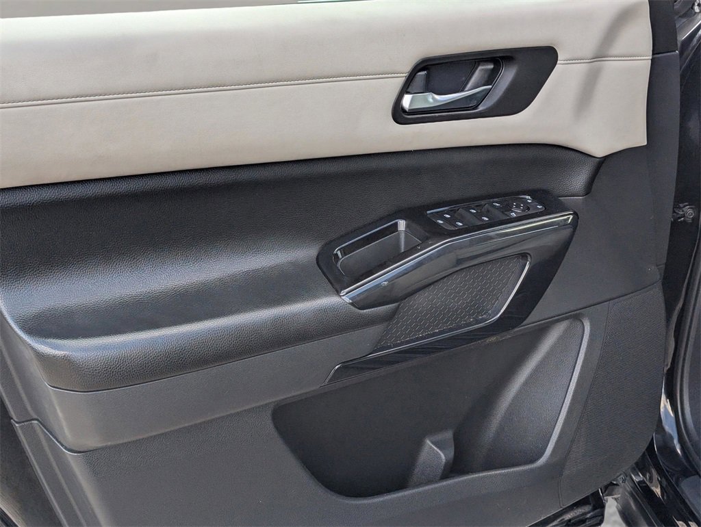 Used 2022 Nissan Pathfinder SV image 16