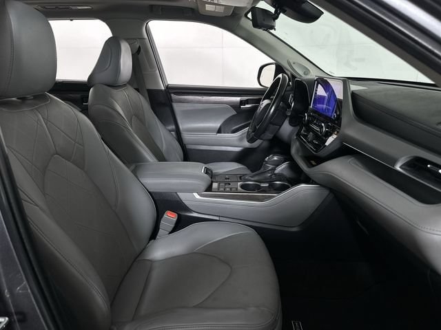 Used 2023 Toyota Highlander Platinum FWD image 29