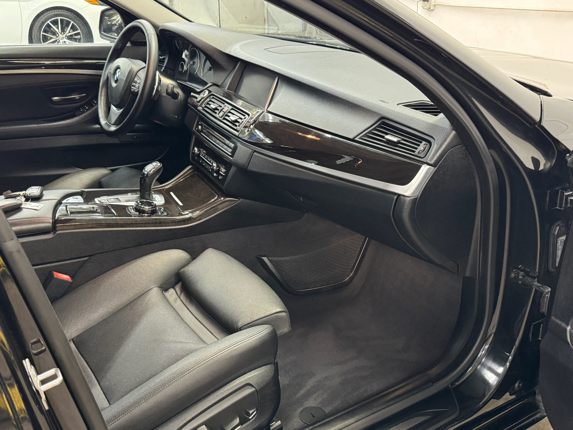 Used 2014 BMW 550i 550i Sedan 4D RWD image 17