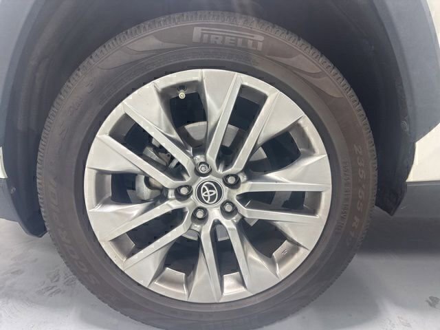 Used 2021 Toyota RAV4 XLE Premium FWD image 11