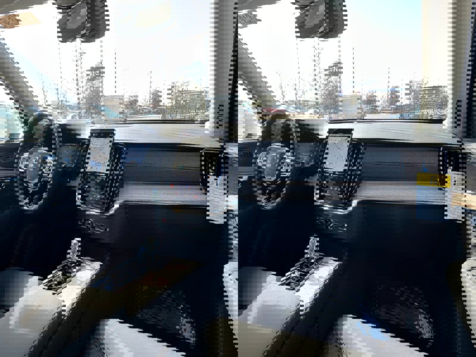 New 2025 Volvo XC90 T8 Plus w/ Protection Package Premier image 10